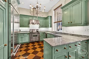 203 W Charlton St, Savannah, GA 31401 - Photo 11