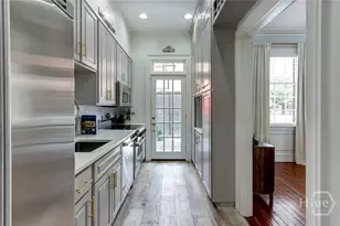 326 E Bryan St, Savannah, GA 31401 - Photo 17