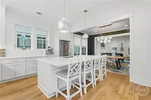 110 E 38th St, Savannah, GA 31401 - Photo 15