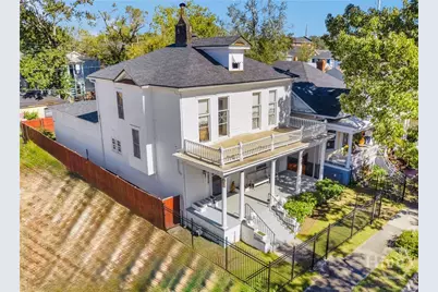 310 W 34th Street, Savannah, GA 31401 - Photo 1