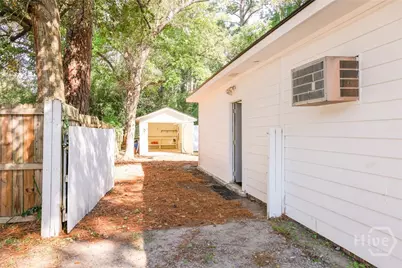 112 E Derenne Avenue, Savannah, GA 31405 - Photo 27