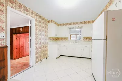 112 E Derenne Avenue, Savannah, GA 31405 - Photo 11