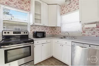 115 E 60th Street, Savannah, GA 31405 - Photo 13