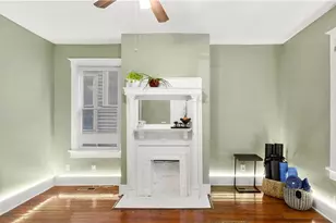 534 E Waldburg St, Savannah, GA - Photo 7