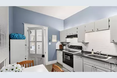 534 E Waldburg Street, Savannah, GA  - Photo 13