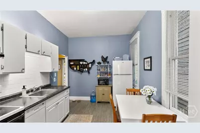 534 E Waldburg Street, Savannah, GA  - Photo 15