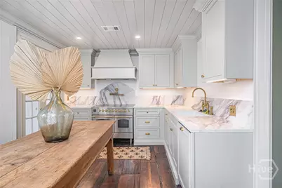 110 W Taylor Street, Savannah, GA 31401 - Photo 9
