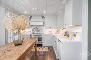 110 W Taylor St, Savannah, GA 31401 - Photo 9