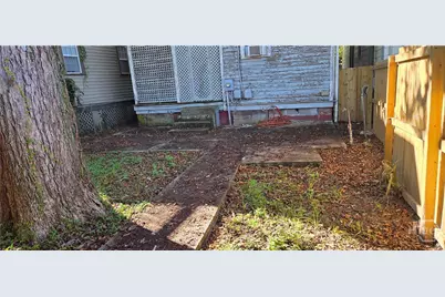 218 W 38th Street, Savannah, GA 31401 - Photo 17