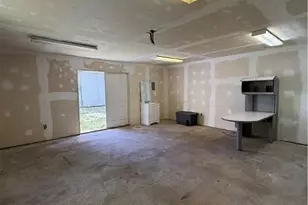 325 Manor Dr, Savannah, GA 31404 - Photo 17