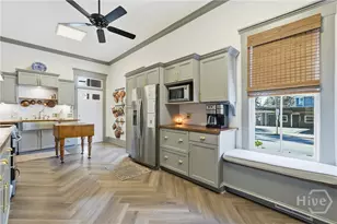 321 W 39th St, Savannah, GA 31401 - Photo 7