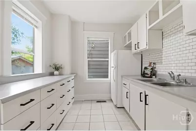 647 E 37th Street, Savannah, GA 31401 - Photo 17