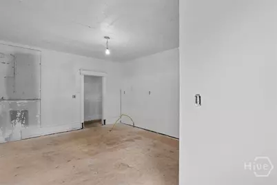 221 E 49th Street, Savannah, GA 31405 - Photo 11