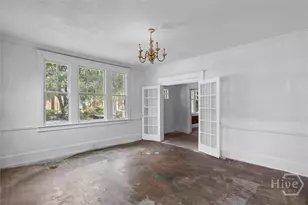 221 E 49th St, Savannah, GA 31405 - Photo 7