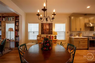 919 E Waldburg Street, Savannah, GA 31401 - Photo 13