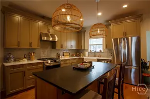 919 E Waldburg St, Savannah, GA 31401 - Photo 9