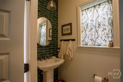 919 E Waldburg Street, Savannah, GA 31401 - Photo 11