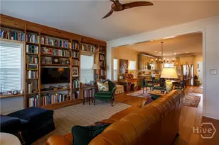 919 E Waldburg St, Savannah, GA 31401 - Photo 3