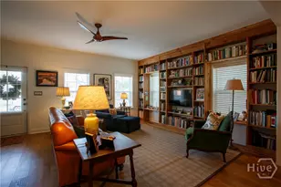 919 E Waldburg St, Savannah, GA 31401 - Photo 5