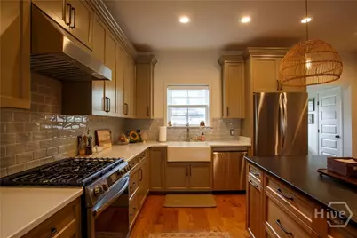 919 E Waldburg Street, Savannah, GA 31401 - Photo 9