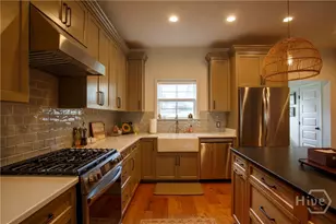 919 E Waldburg St, Savannah, GA 31401 - Photo 9