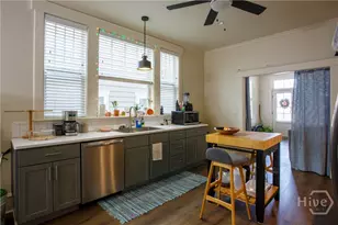 921 E Waldburg St, Savannah, GA 31401 - Photo 7