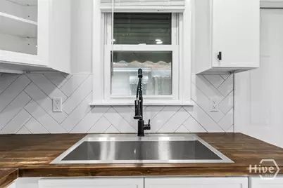 2102 Auburn Street, Savannah, GA 31404 - Photo 9