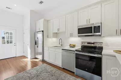 203 E 39th Street, Savannah, GA 31401 - Photo 17