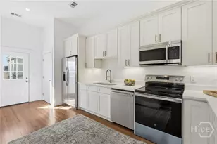 203 E 39th St, Savannah, GA 31401 - Photo 17