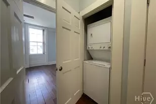 227 W Broughton St, Savannah, GA 31401 - Photo 11
