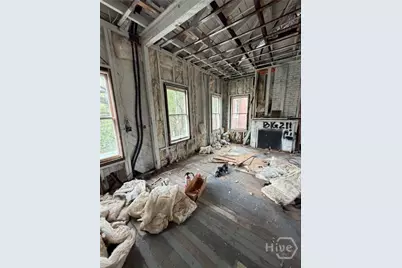 217 E 38th Street, Savannah, GA 31401 - Photo 9