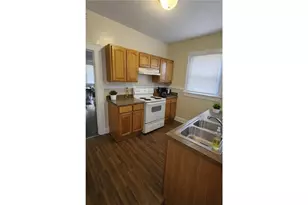 928 W Victory Dr, Savannah, GA 31415 - Photo 9