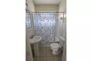 928 W Victory Dr, Savannah, GA 31415 - Photo 11