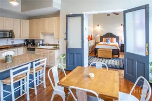 110 Barnard St, Savannah, GA 31401 - Photo 11