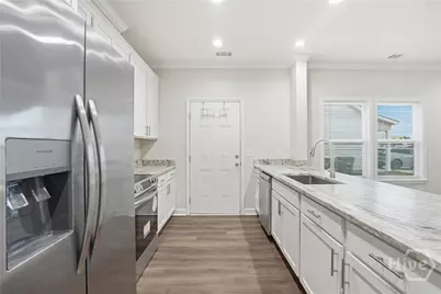 33 Travis Street, Savannah, GA 31406 - Photo 11