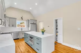 308 E 55th St, Savannah, GA 31405 - Photo 11