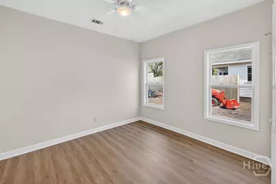 654 E 34th Street, Savannah, GA 31401 - Photo 15