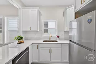 654 E 34th St, Savannah, GA 31401 - Photo 9