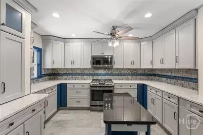 9 W Coquena Circle, Savannah, GA 31410 - Photo 7