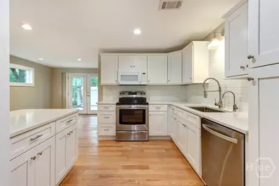 416 E 61st Street, Savannah, GA 31405 - Photo 13