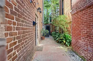 221 E Charlton St, Savannah, GA 31401 - Photo 13