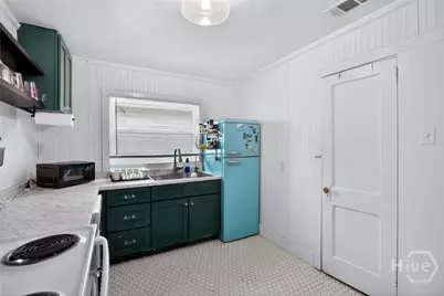 716 W 46th Street, Savannah, GA 31405 - Photo 9