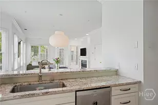 340 W Jones St, Savannah, GA 31401 - Photo 17