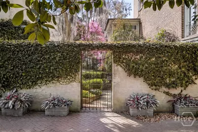 11 W Jones Street, Savannah, GA 31401 - Photo 3