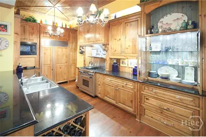 11 W Jones Street, Savannah, GA 31401 - Photo 13