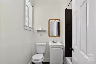22 E 37th St, Savannah, GA 31401 - Photo 15