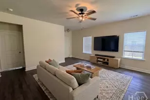 712 Mill Creek Cir, Hinesville, GA 31313 - Photo 5