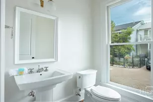 320 E Hall St, Savannah, GA 31401 - Photo 15