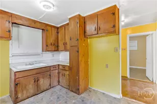 215 W 59th St, Savannah, GA 31405 - Photo 9