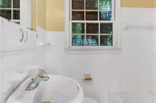 215 W 59th St, Savannah, GA 31405 - Photo 11
